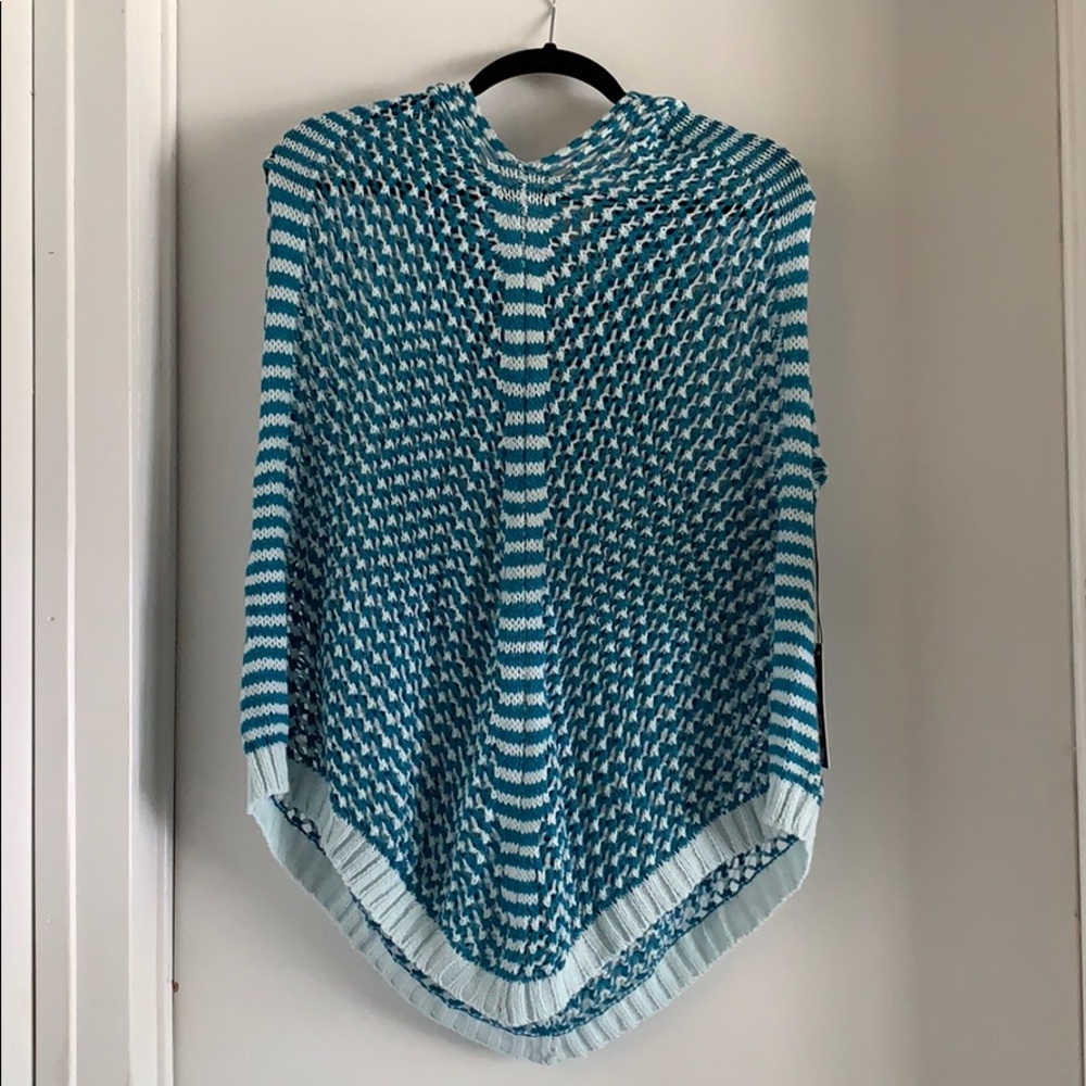 BCBG Maxazria blue knit poncho / cape M